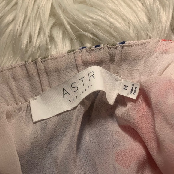 ASTR Floral Off the Shoulder Crop Top - Picture 6 of 8